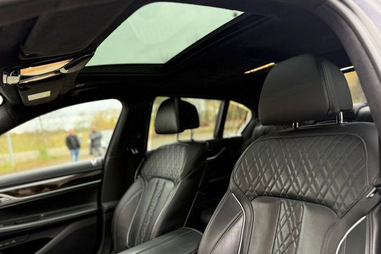 BMW Seria 7 750i xDrive