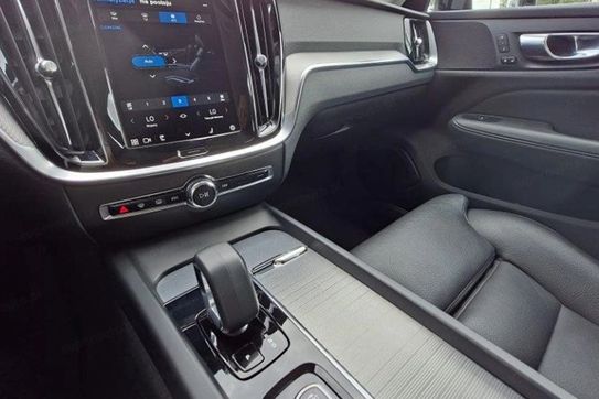 Volvo V60 B3 B Plus Dark