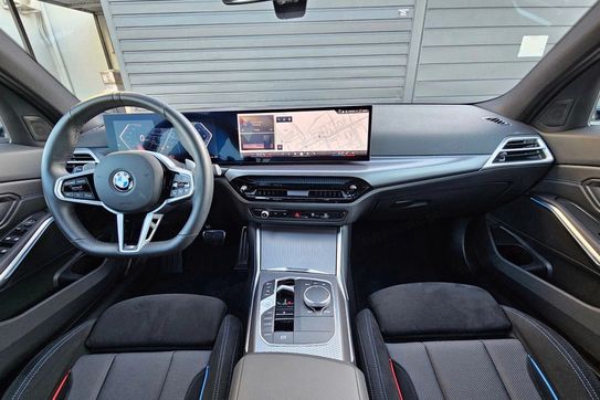 BMW Seria 3 330i xDrive M Sport aut