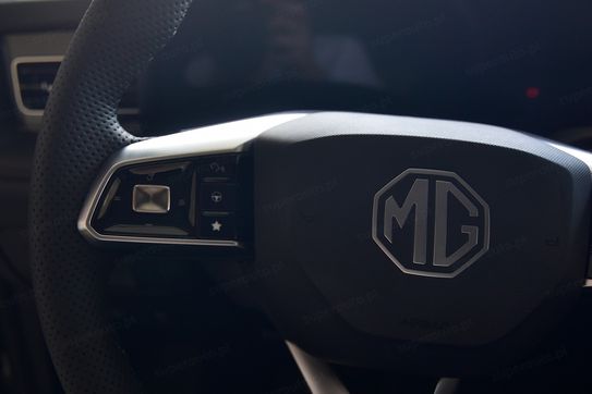 MG HS Exclusive 1.5 AT