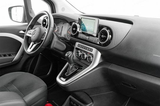 Mercedes T klasa T180d Progressive AT