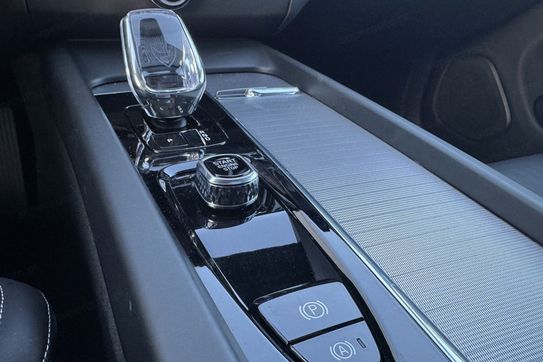 Volvo XC60 T8 Plug-In Hybrid AWD Ultra Dark