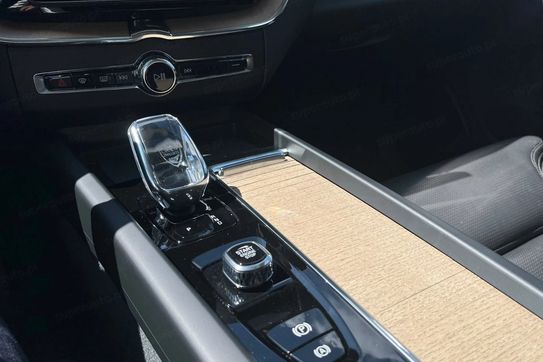 Volvo XC60 B5 B AWD Ultra Dark