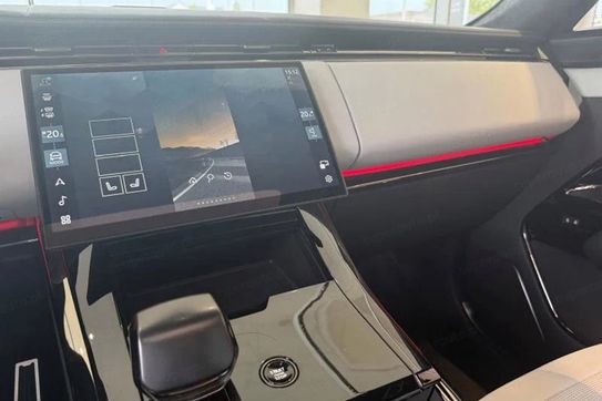 Land Rover Range Rover Sport 4.4 V8 P635 SV