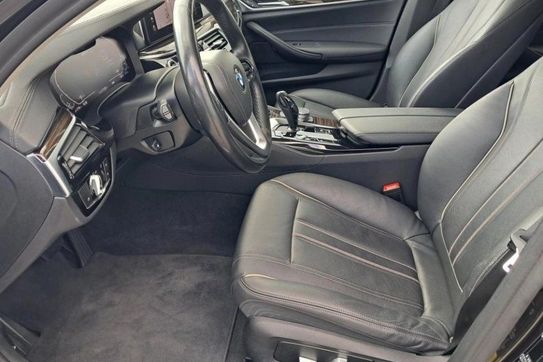BMW Seria 5 530e xDrive Luxury Line aut