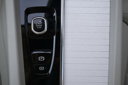 Volvo XC60 B5 AWD Ultra Dark