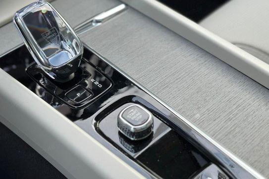 Volvo XC60 T8 Plug-In Hybrid AWD Plus Bright