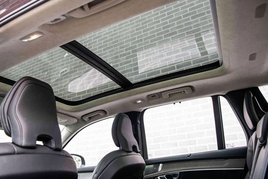 Volvo XC90 T8 AWD Plug-In Hybrid Ultra Dark