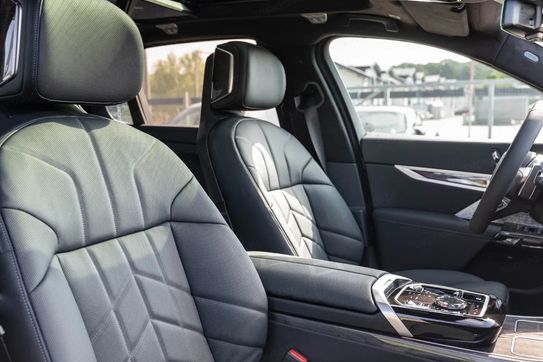 BMW Seria 7 740d xDrive Nero Lusso Edition