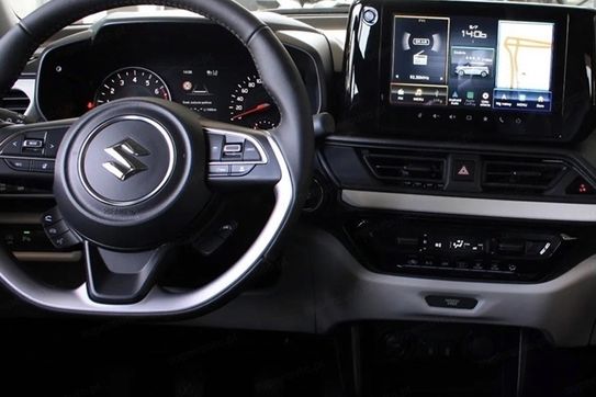 Suzuki Swift Premium Plus 1.2 Dualjet SHVS