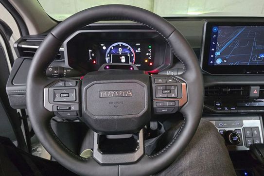 Toyota HiLux mHEV Double Cab Active 4x4 aut