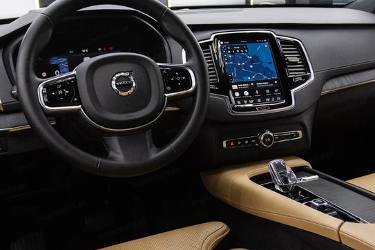 Volvo XC90 T8 AWD Plug-In Hybrid Plus Dark 7os aut