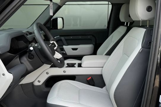 Land Rover Defender D250 S