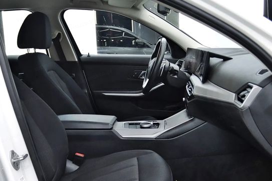 BMW Seria 3 318i aut