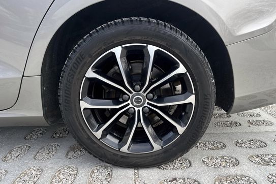 Volvo V60 B3 B Momentum Pro