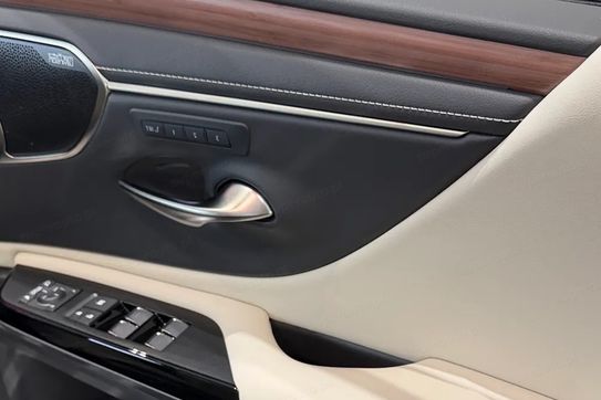 Lexus ES 300h Omotenashi