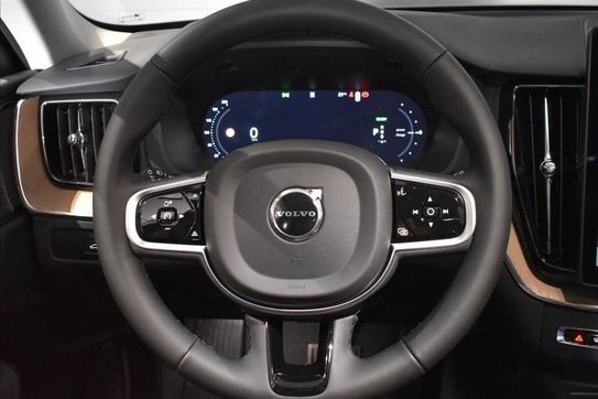 Volvo XC60 B5 AWD Plus Dark