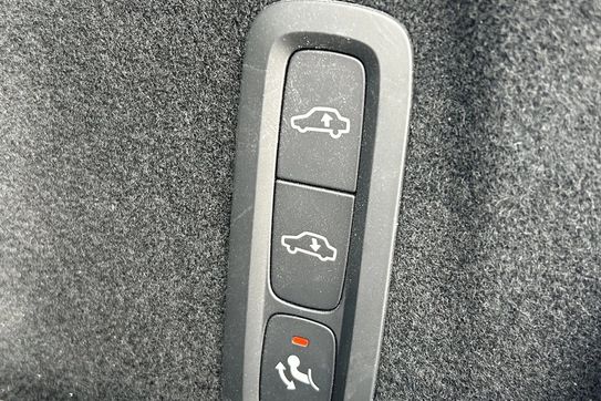 Volvo XC60 T8 Plug-In Hybrid AWD Plus Dark