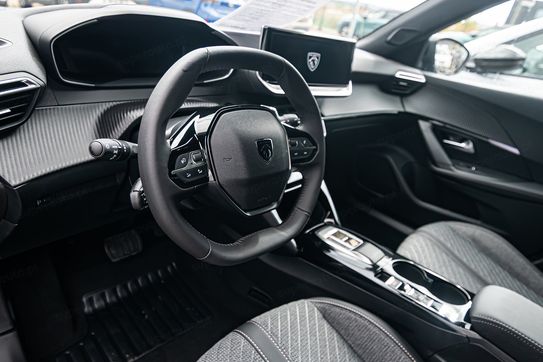 Peugeot 2008 Allure e-DCS 1.2 mHEV
