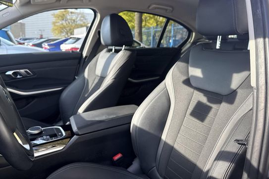 BMW Seria 3 320i xDrive