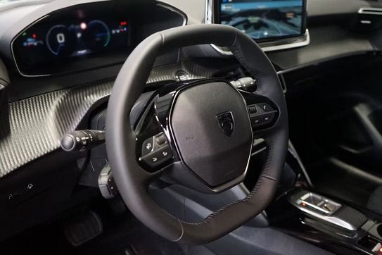 Peugeot 208 Allure e-DCS6  1.2 mHEV