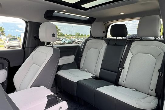 Land Rover Defender D250 S