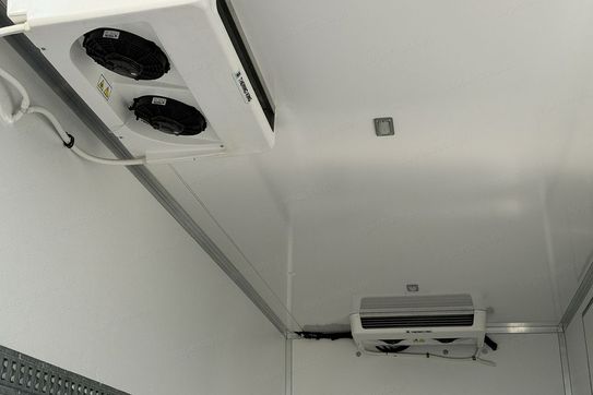 Iveco Daily 70C18 Izoterma + Winda