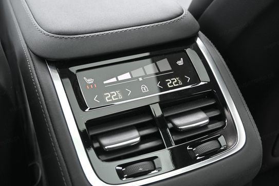 Volvo XC90 T8 AWD Plug-In Hybrid Ultra Dark 7os