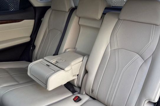 Lexus RX 450h Omotenashi