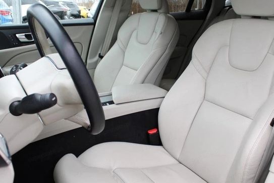 Volvo V60 Cross Country D4 Momentum Pro