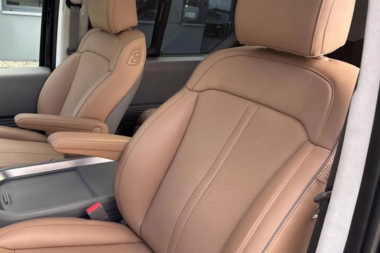 Hyundai Staria 1.6 T-GDI HEV Luxury aut