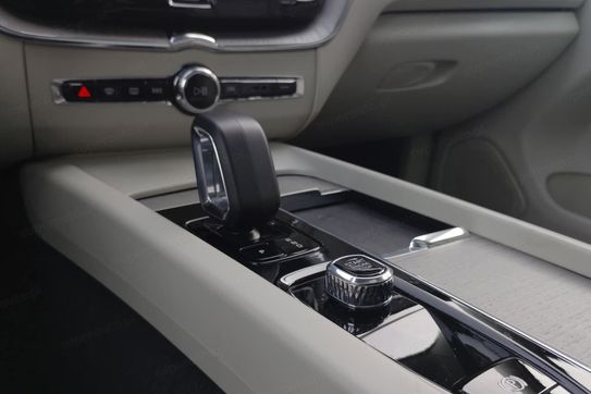 Volvo XC60 T6 Plug-In Hybrid AWD Ultra Bright