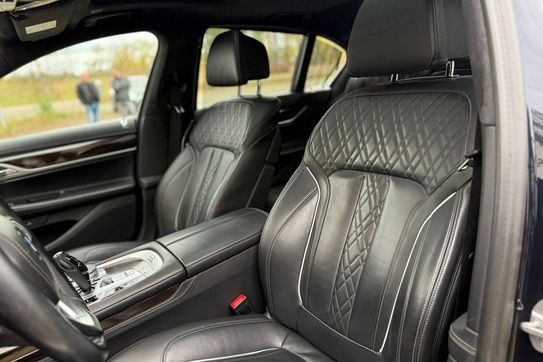 BMW Seria 7 750i xDrive