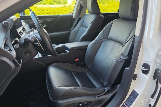 Lexus ES 300h Business Edition