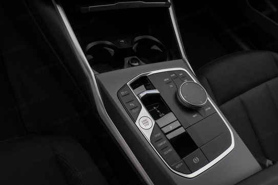 BMW Seria 3 330i xDrive