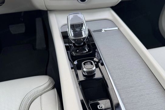 Volvo XC60 T8 Plug-In Hybrid AWD Ultra Dark