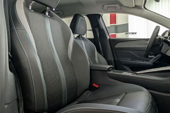 Peugeot 308 Allure EAT8 1.5 BlueHDi