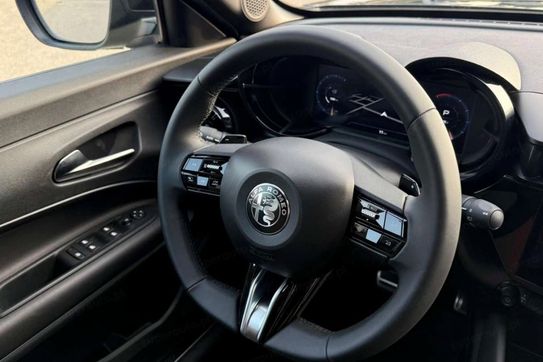 Alfa Romeo Junior 1.2 Ibrida Ti