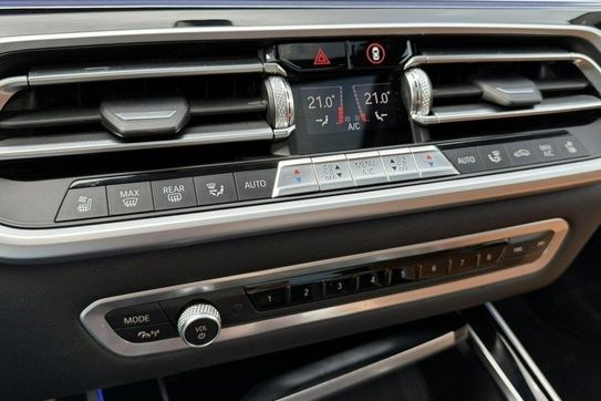 BMW X7 M50i
