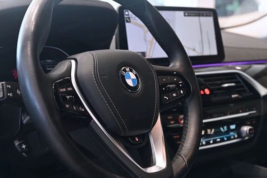 BMW Seria 5 540i xDrive Luxury Line