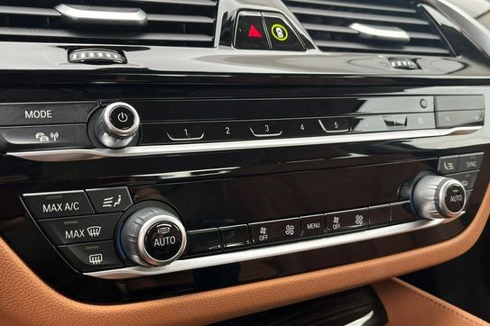 BMW Seria 5 530i xDrive mHEV Luxury Line aut