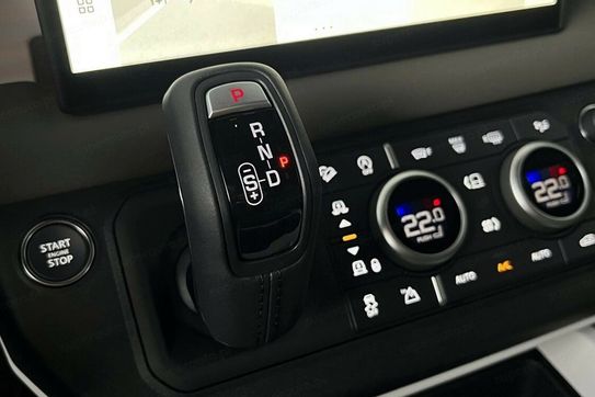 Land Rover Defender 110 D300 X-Dynamic SE
