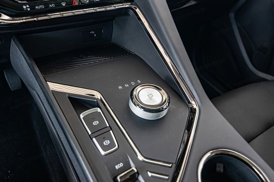 JAC JS8 PRO 1.5 T-GDI 7 DCT 7os.