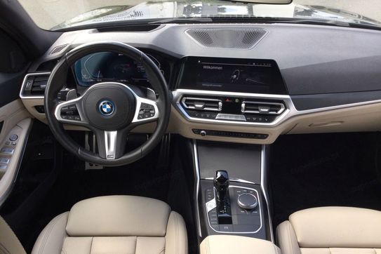 BMW Seria 3 330e xDrive M Sport