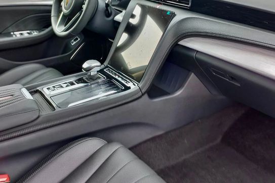 Hongqi H5 Deluxe 2.0T DSG