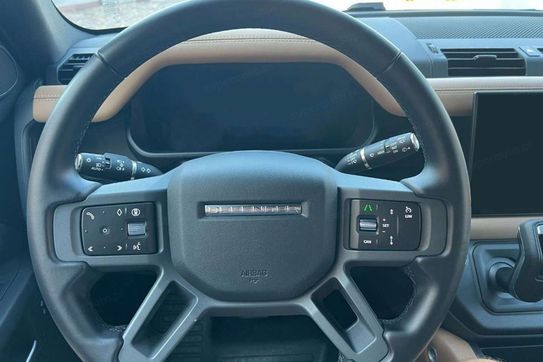 Land Rover Defender 110 3.0 D250 X-Dynamic HSE