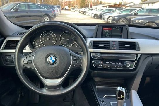 BMW Seria 3 Gran Turismo 320i Advantage aut