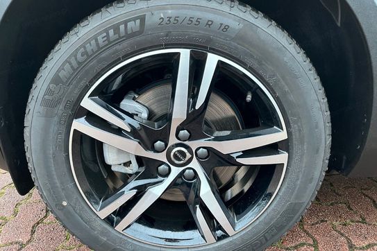 Volvo XC40 B3 Plus Dark