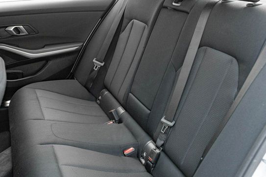 BMW Seria 3 318i Advantage aut