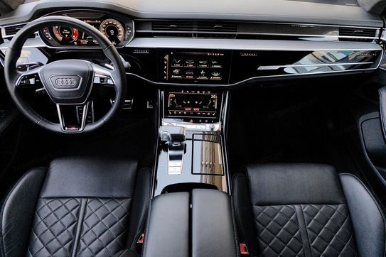 Audi A8 S8 TFSI quattro